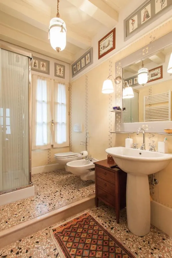 Apartment Explore Venice From A Sophisticated Hideaway In San Polo