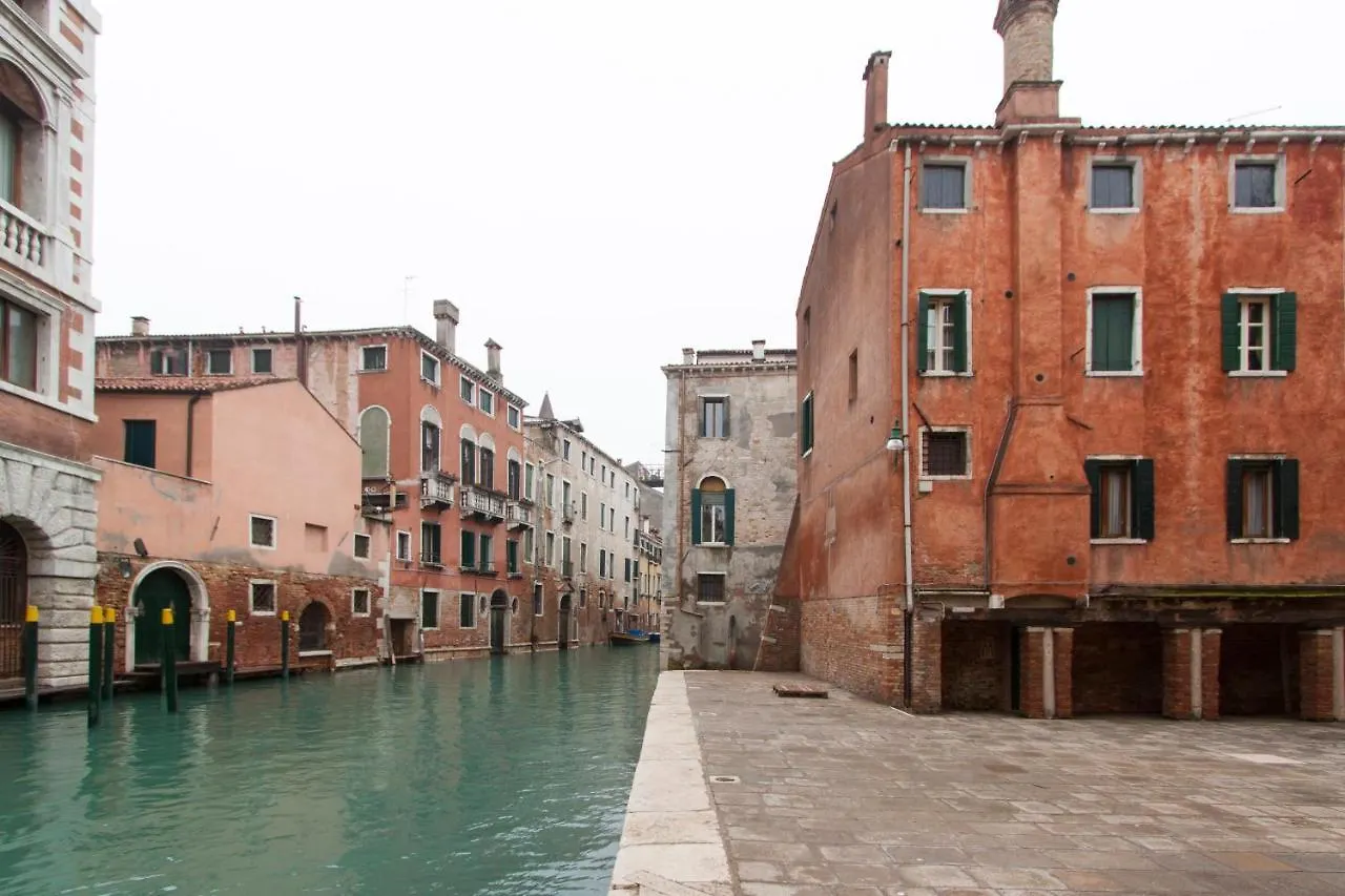 Apartment Explore Venice From A Sophisticated Hideaway In San Polo