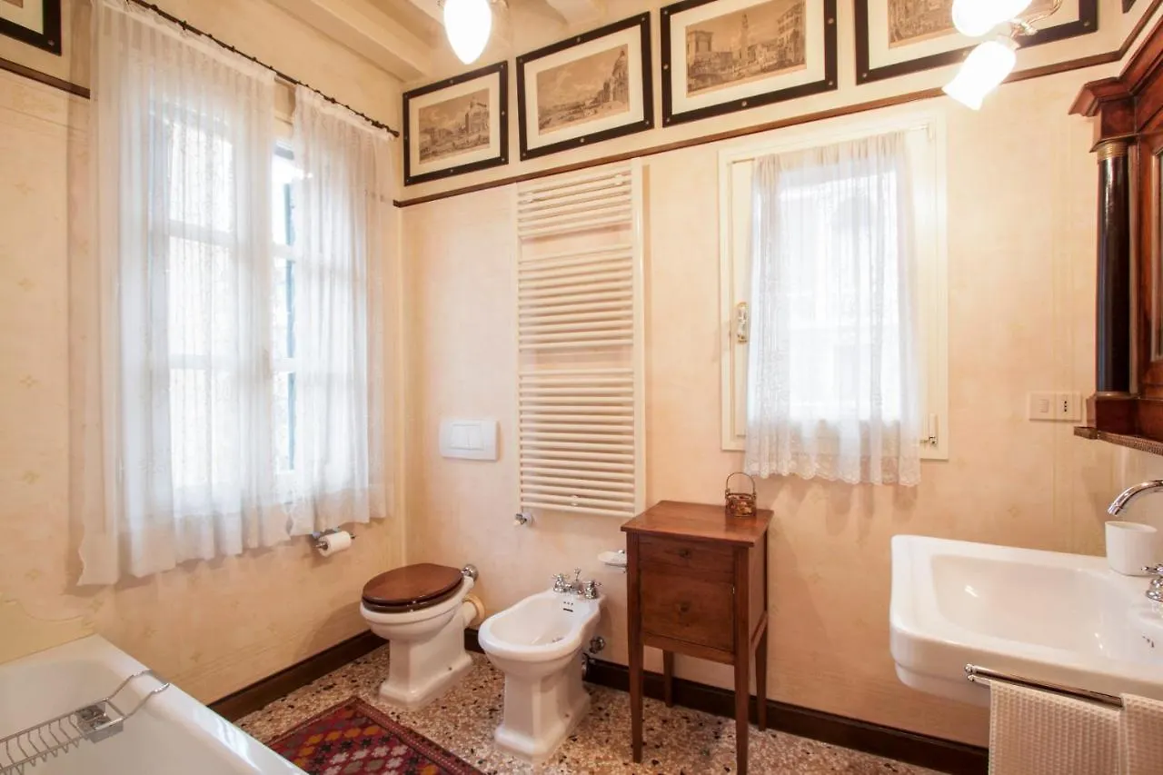 Apartment Explore Venice From A Sophisticated Hideaway In San Polo