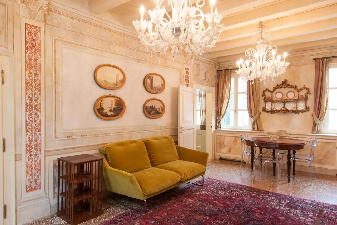 Explore Venice From A Sophisticated Hideaway In San Polo Italy