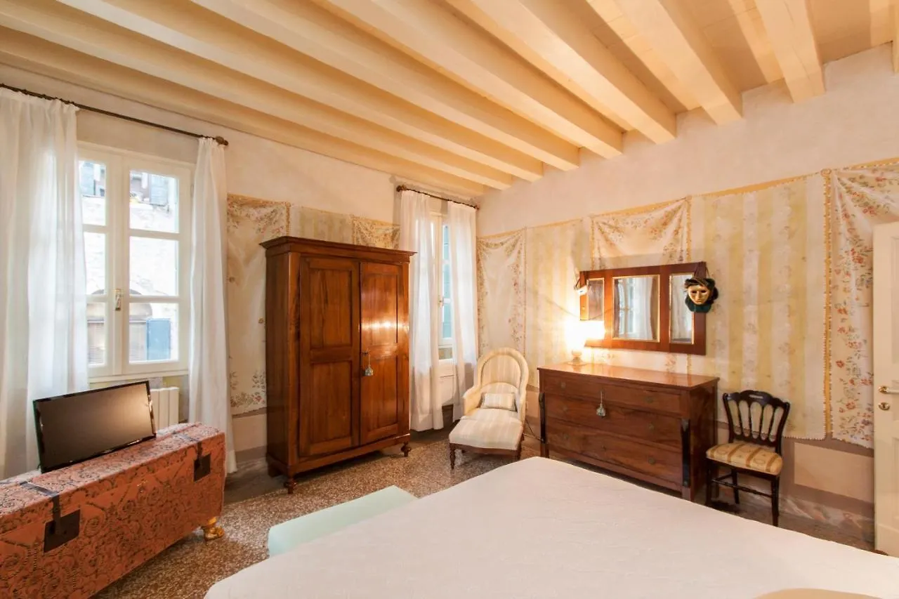 Apartment Explore Venice From A Sophisticated Hideaway In San Polo Italy