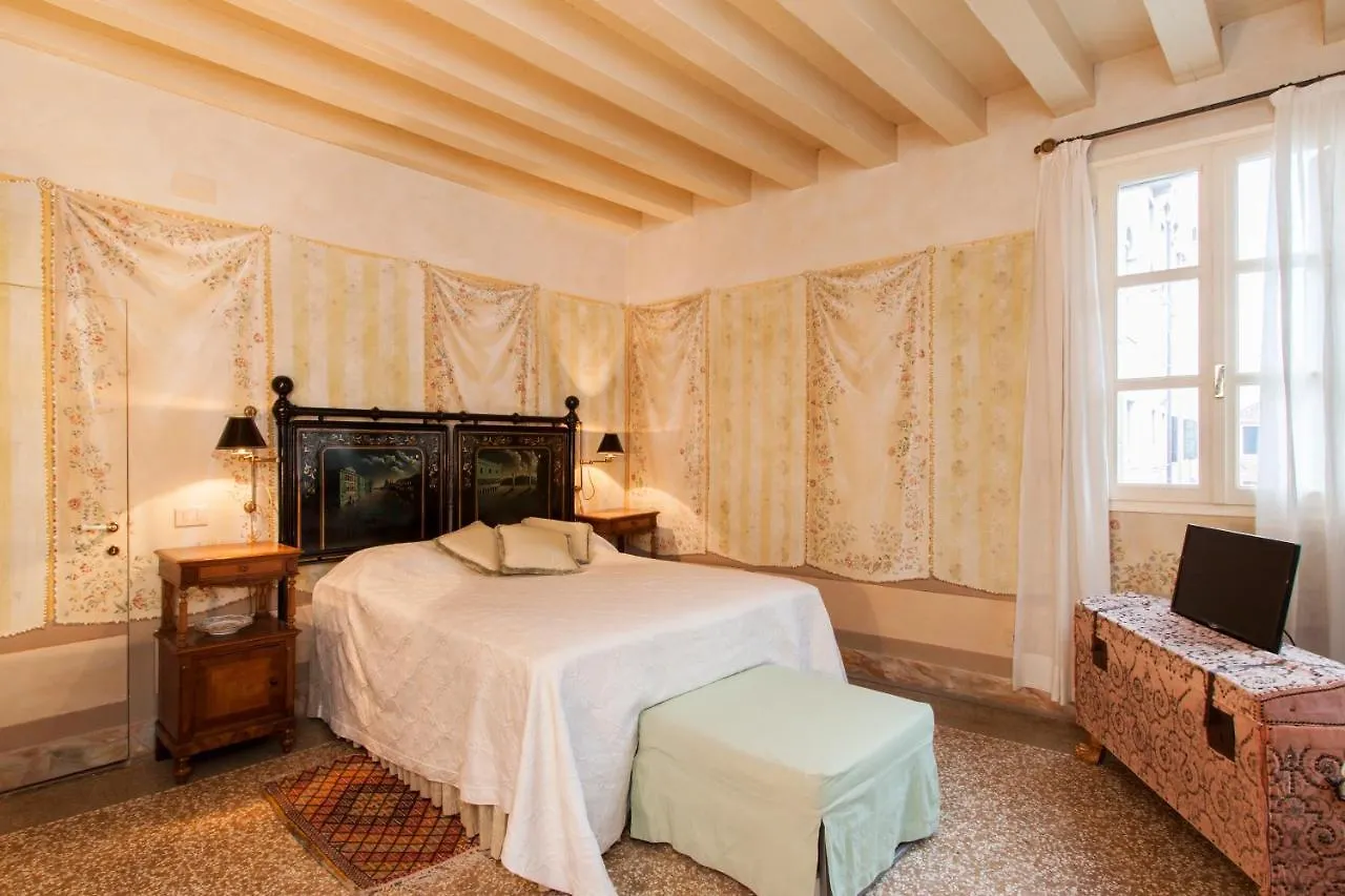 Apartment Explore Venice From A Sophisticated Hideaway In San Polo