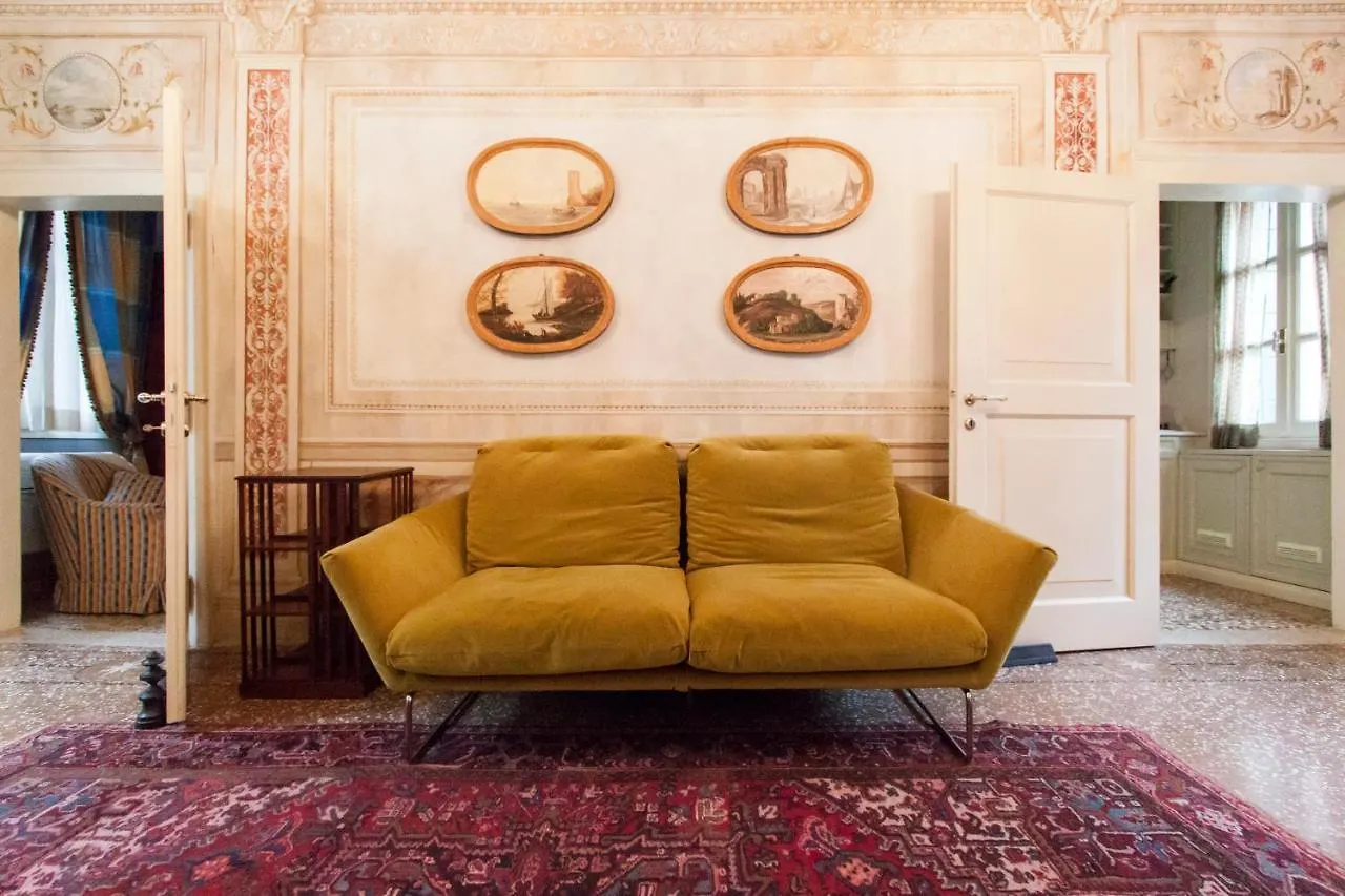 Apartment Explore Venice From A Sophisticated Hideaway In San Polo