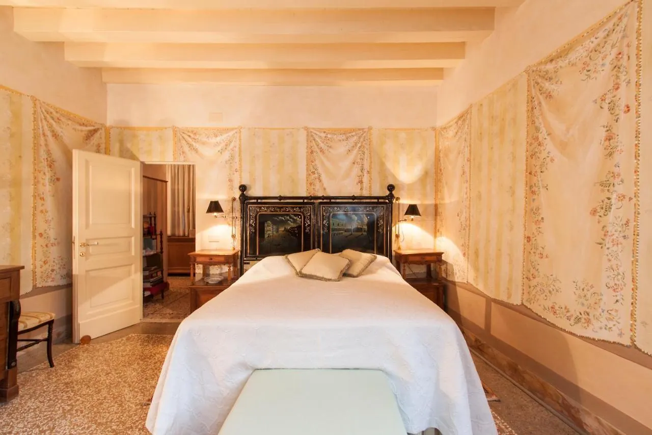 Apartment Explore Venice From A Sophisticated Hideaway In San Polo Italy